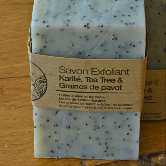 Barre exfoliante solide au tea tree et graines de pavot – Création artisanale | Le sens des choses – Boutique de bougies parfumées végétales, décorations et savons