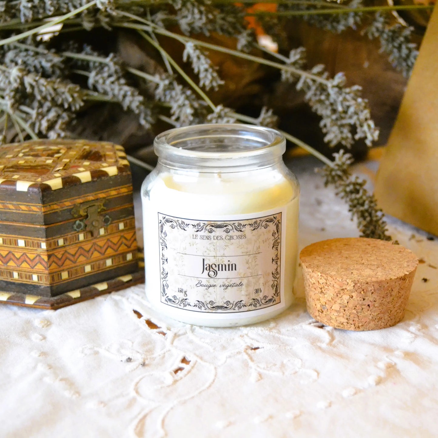Bougie parfumée artisanale au jasmin – Création artisanale | Le sens des choses – Boutique de bougies parfumées végétales et objets décoratifs écoresponsables
