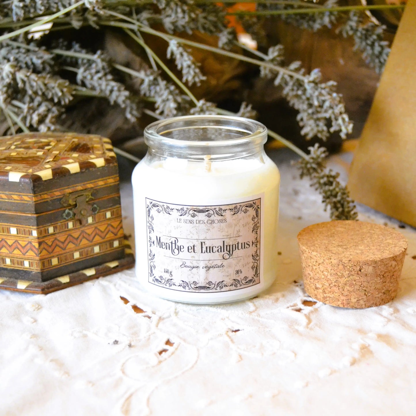 Bougie parfumée artisanale à la menthe et à l'eucalyptus – Création artisanale | Le sens des choses – Boutique de bougies parfumées végétales et objets décoratifs écoresponsables