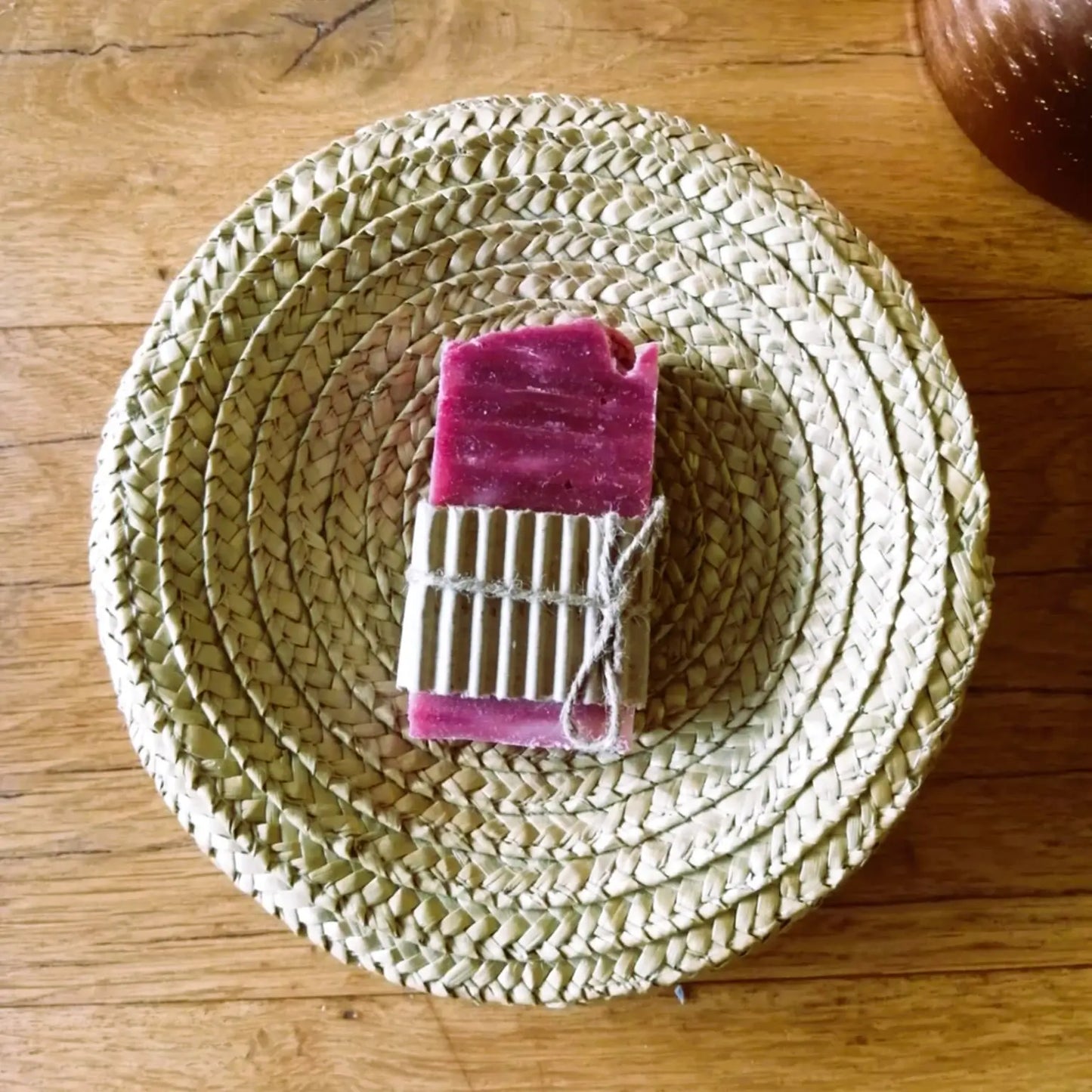 Savon artisanal au calendula apaisant et cicatrisant – Création artisanale | Le sens des choses – Boutique de bougies parfumées végétales et objets décoratifs écoresponsables