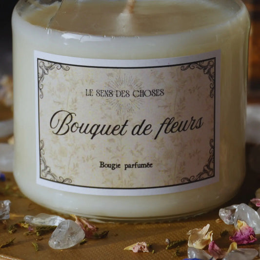 Bougie parfumée artisanale Bouquet de fleurs – Création artisanale | Le sens des choses – Boutique de bougies parfumées végétales, décorations et savons