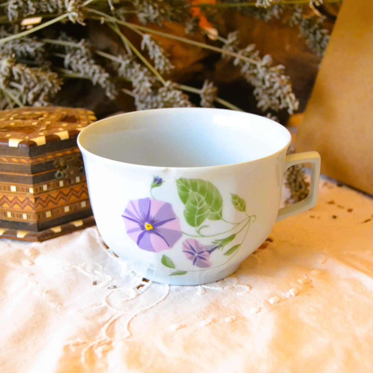 Bougie décorative artisanale en porcelaine de Limoges bleutée — parfum au choix – Création artisanale | Le sens des choses – Boutique de bougies parfumées végétales et objets décoratifs écoresponsables