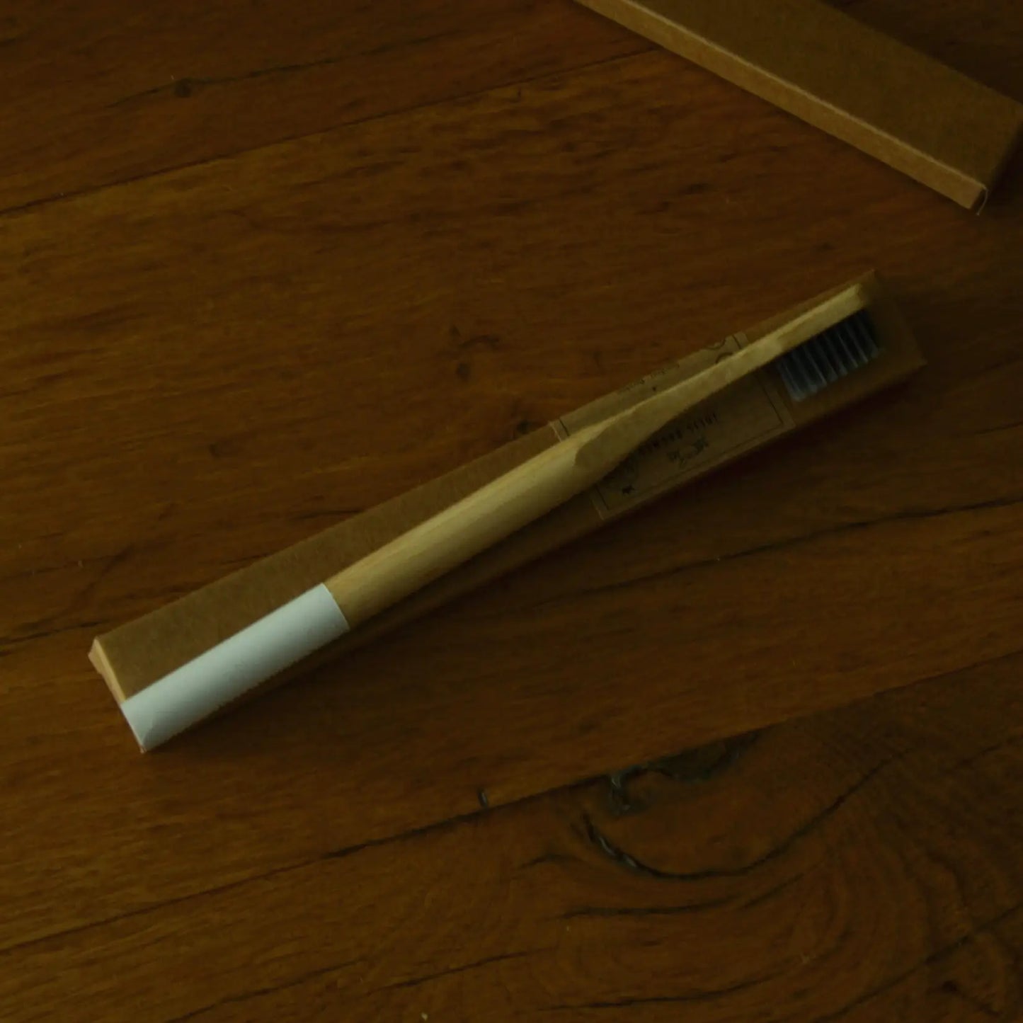 Brosse à dents en bambou biodégradable – Création artisanale | Le sens des choses – Boutique de bougies parfumées végétales, décorations et savons