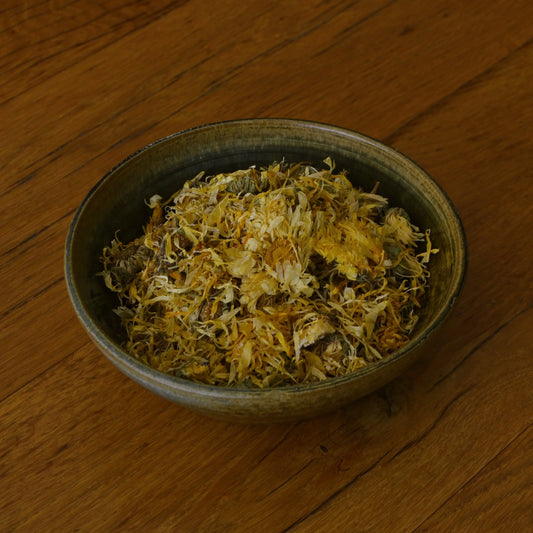 Fleurs de calendula séchées (Calendula Officinalis) – Création artisanale | Le sens des choses – Boutique de bougies parfumées végétales et objets décoratifs écoresponsables