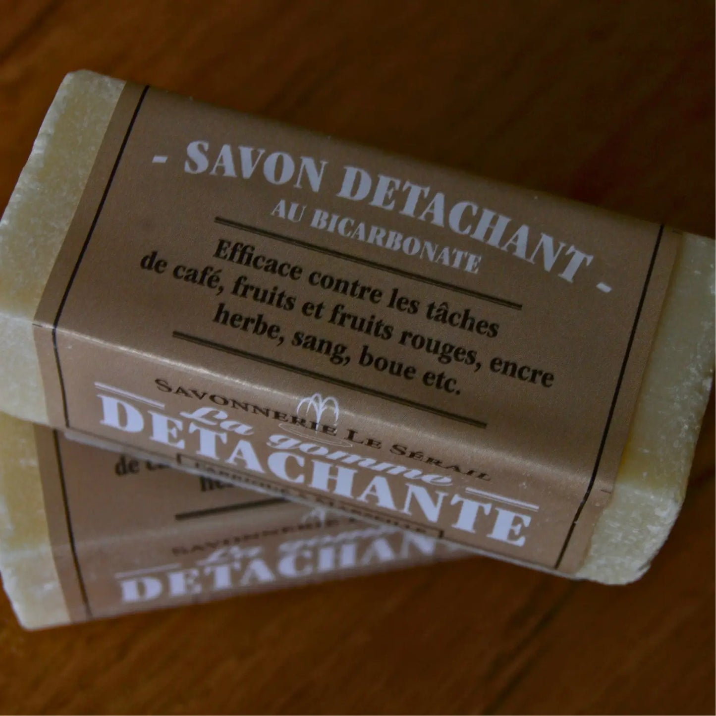 Gomme détachante au savon de Marseille et bicarbonate de soude – Création artisanale | Le sens des choses – Boutique de bougies parfumées végétales, décorations et savons