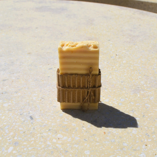 Savon artisanal au lait de chèvre nourrissant – Création artisanale | Le sens des choses – Boutique de bougies parfumées végétales, décorations et savons