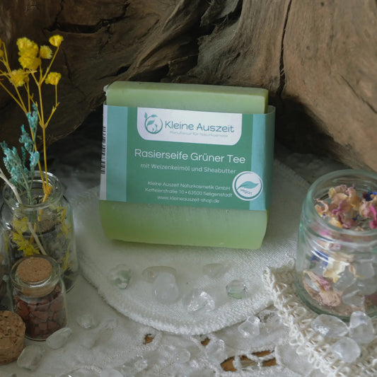 Savon de rasage solide à l’argile blanche — senteur thé vert – Création artisanale | Le sens des choses – Boutique de bougies parfumées végétales, décorations et savons