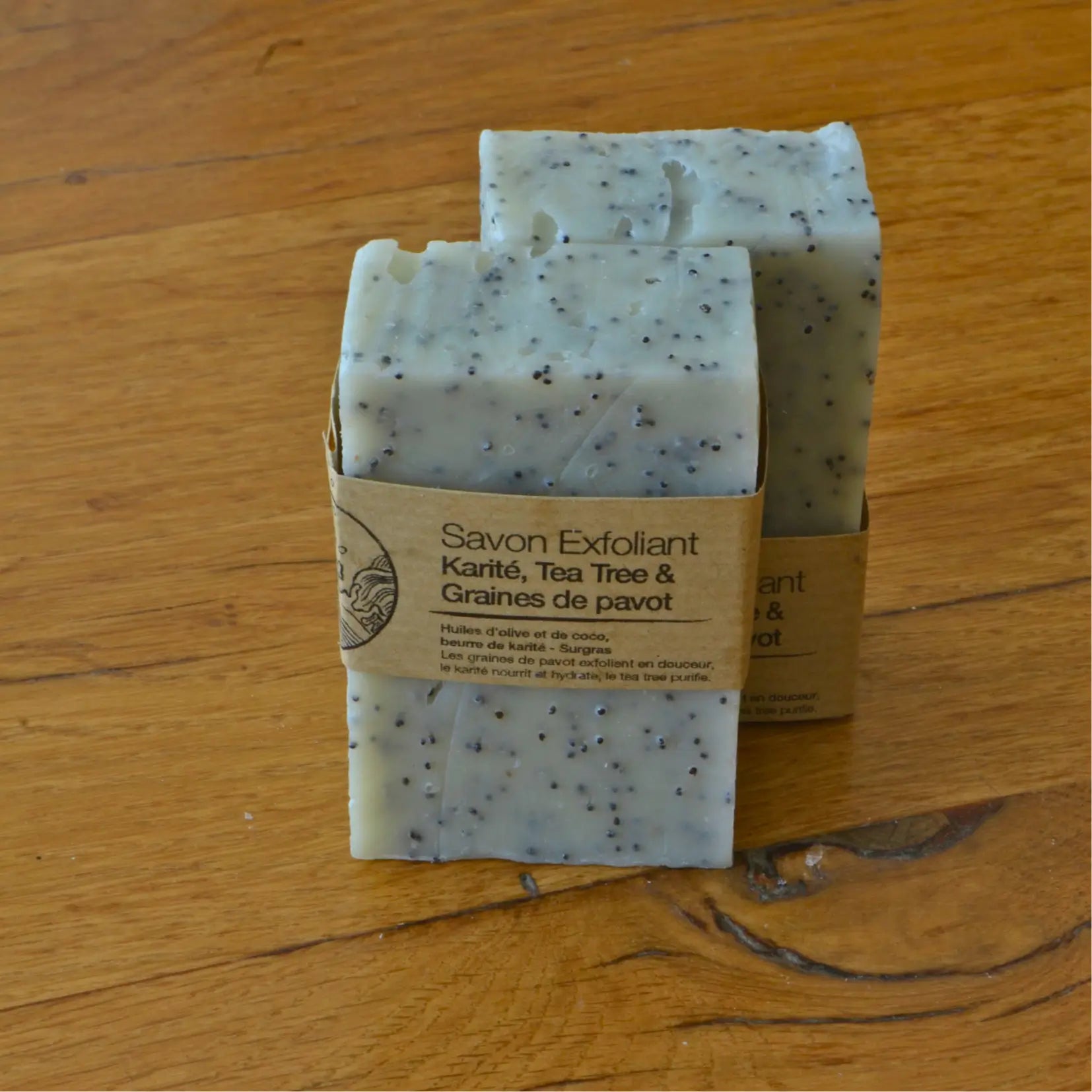 Barre exfoliante solide au tea tree et graines de pavot – Création artisanale | Le sens des choses – Boutique de bougies parfumées végétales et objets décoratifs écoresponsables