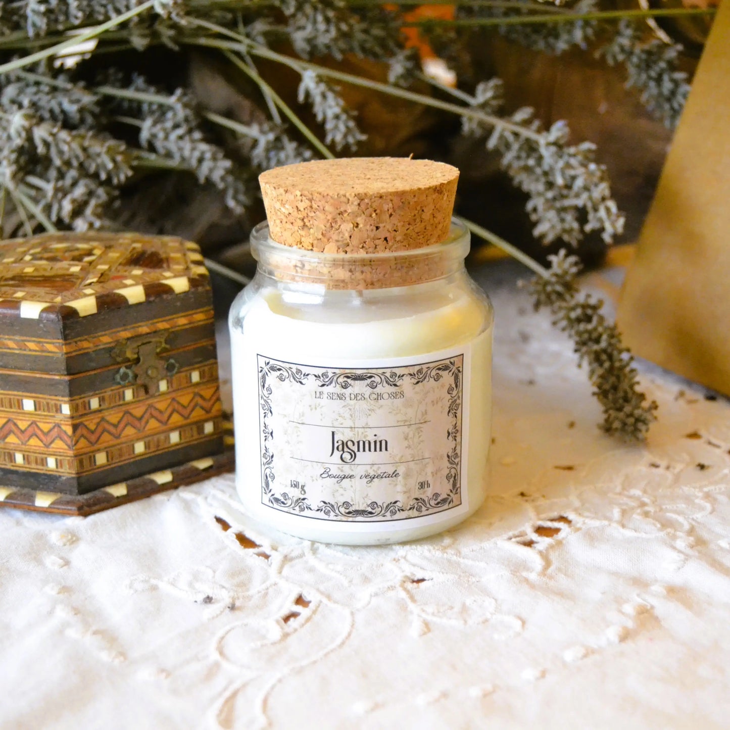 Bougie parfumée artisanale au jasmin – Création artisanale | Le sens des choses – Boutique de bougies parfumées végétales et objets décoratifs écoresponsables