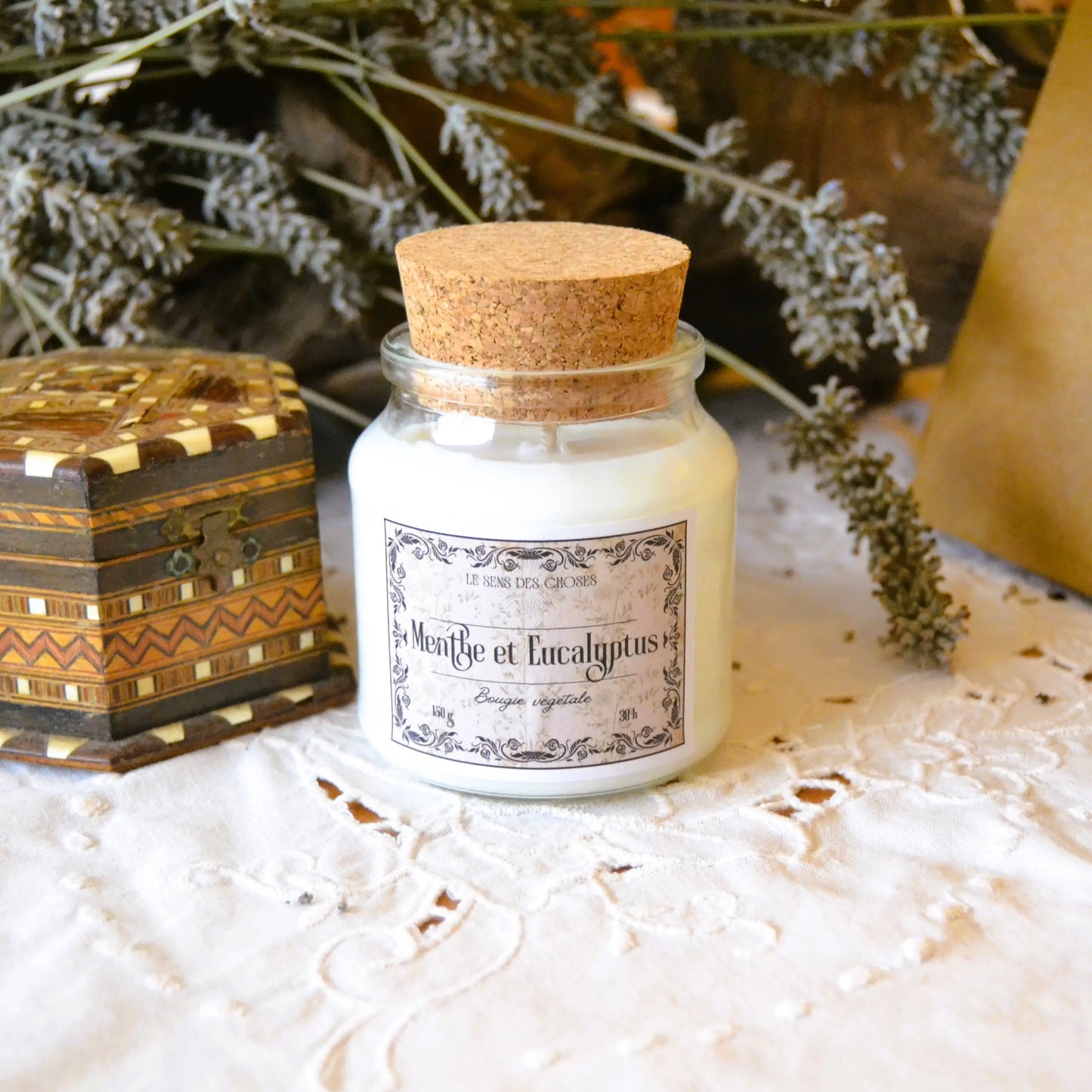 Bougie parfumée artisanale à la menthe et à l'eucalyptus – Création artisanale | Le sens des choses – Boutique de bougies parfumées végétales et objets décoratifs écoresponsables
