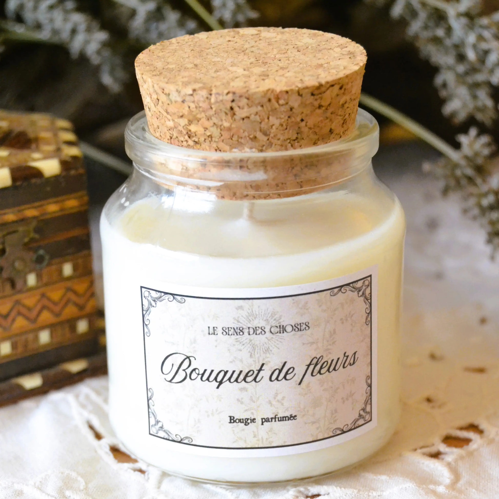 Bougie parfumée artisanale Bouquet de fleurs – Création artisanale | Le sens des choses – Boutique de bougies parfumées végétales et objets décoratifs écoresponsables