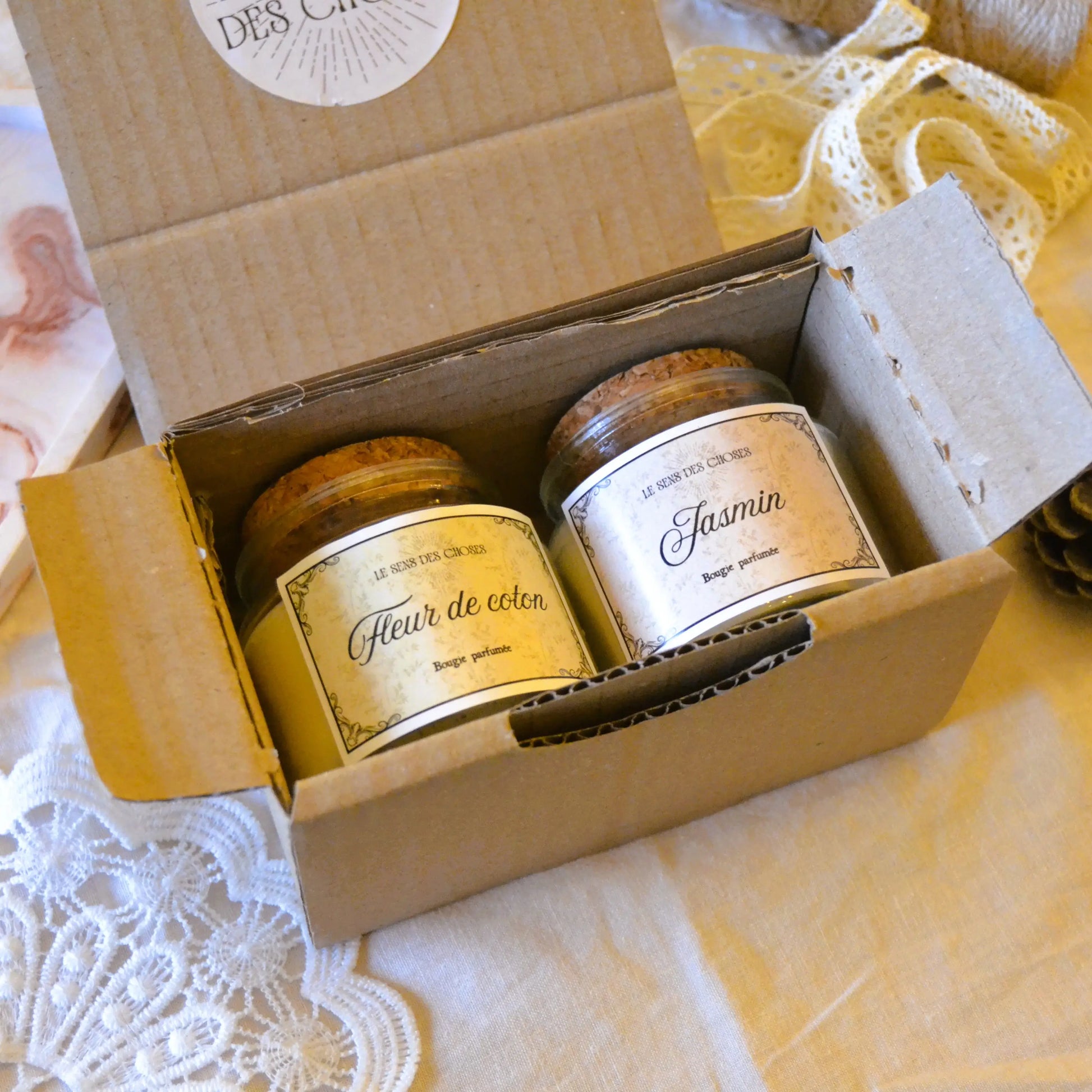 Coffret-cadeau — deux petites bougies parfumées artisanales au choix – Création artisanale | Le sens des choses – Boutique de bougies parfumées végétales et objets décoratifs écoresponsables