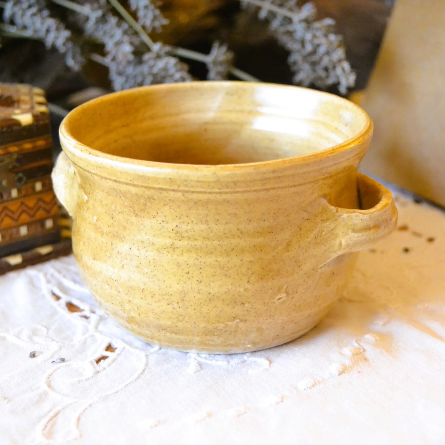 Bougie décorative artisanale coupe de céramique vernissée — parfum au choix – Création artisanale | Le sens des choses – Boutique de bougies parfumées végétales, décorations et savons