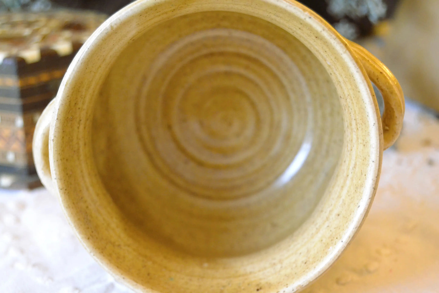 Bougie décorative artisanale coupe de céramique vernissée — parfum au choix – Création artisanale | Le sens des choses – Boutique de bougies parfumées végétales et objets décoratifs écoresponsables