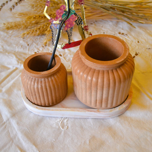 Flora — Pot décoratif en jesmonite terracotta – Création artisanale | Le sens des choses – Boutique de bougies parfumées végétales et objets décoratifs écoresponsables