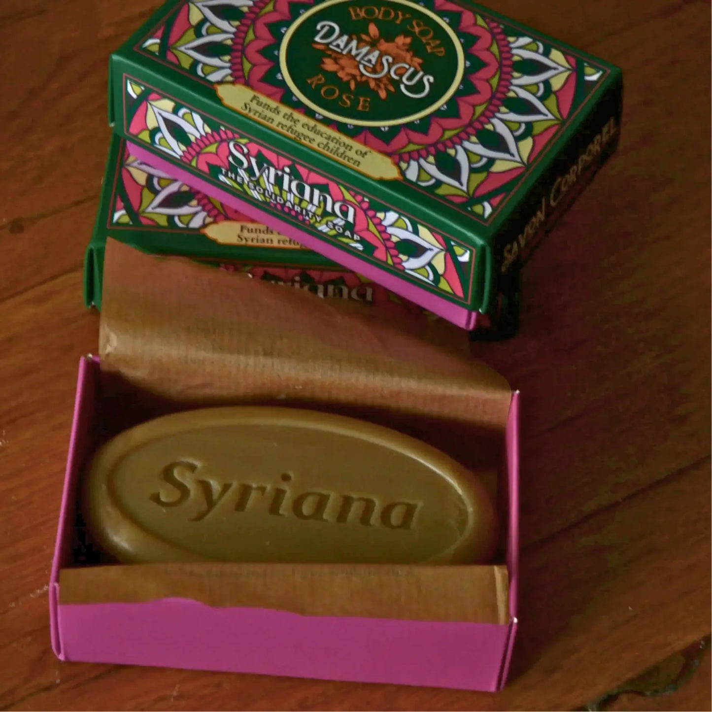 Savon d’Alep parfumé à la rose de Damas — Damas – Création artisanale | Le sens des choses – Boutique de bougies parfumées végétales et objets décoratifs écoresponsables