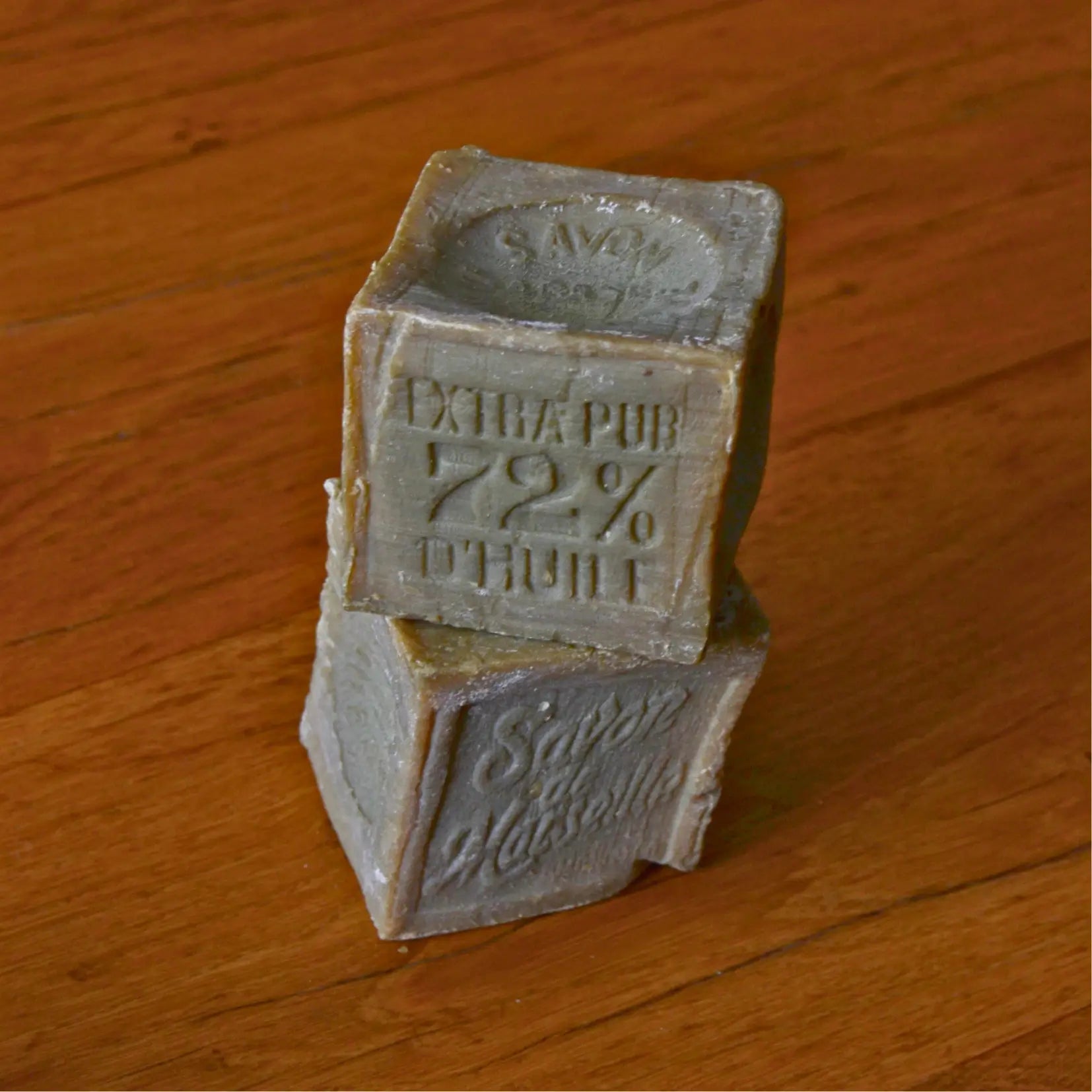 Savon de Marseille traditionnel — 72 % d’huile d’olive – Création artisanale | Le sens des choses – Boutique de bougies parfumées végétales et objets décoratifs écoresponsables