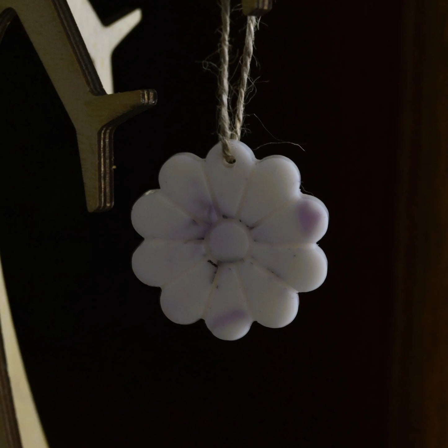 Suspensions parfumées fleur de coton (bocal de 5 à 7 pièces) – Création artisanale | Le sens des choses – Boutique de bougies parfumées végétales et objets décoratifs écoresponsables