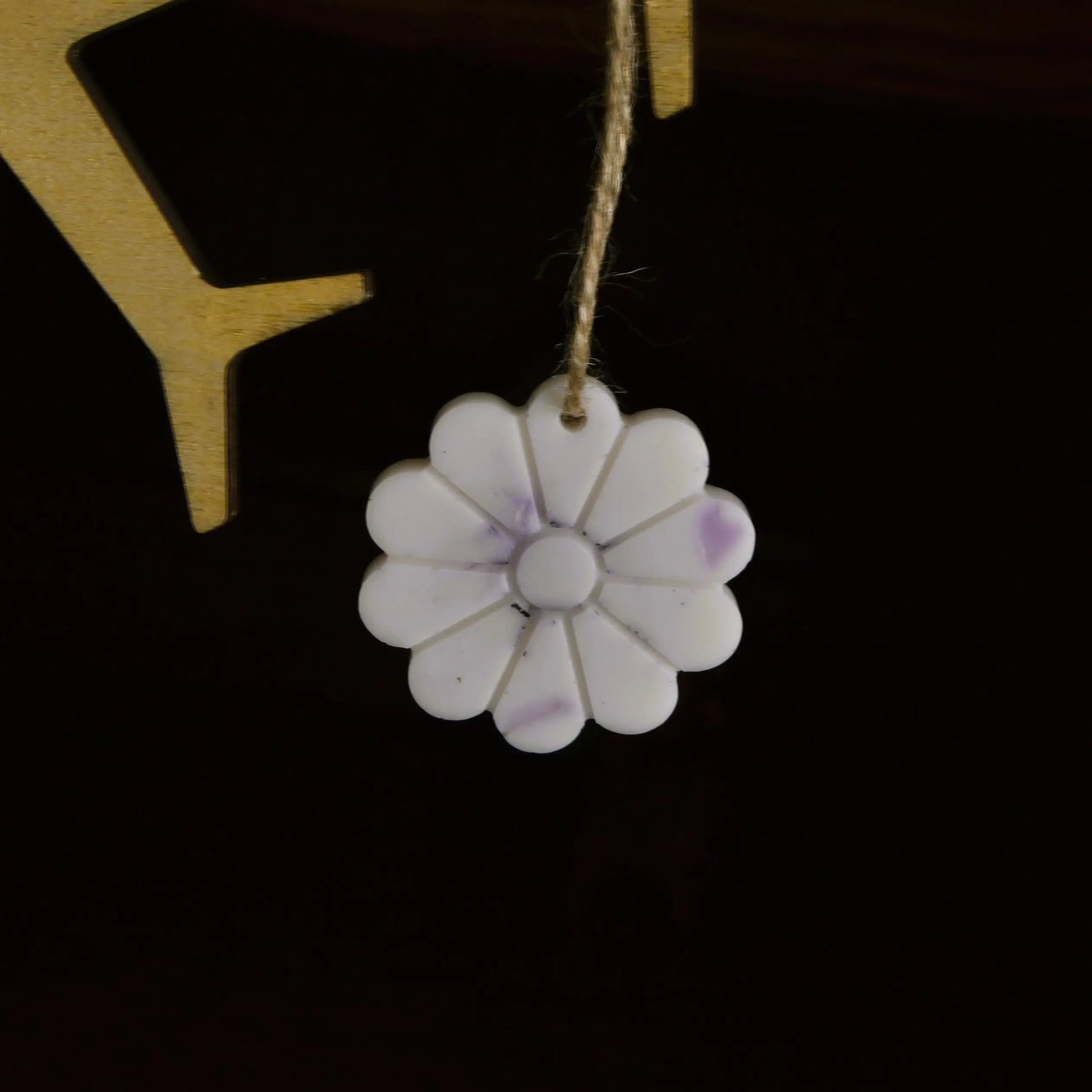 Suspensions parfumées fleur de coton (bocal de 5 à 7 pièces) – Création artisanale | Le sens des choses – Boutique de bougies parfumées végétales et objets décoratifs écoresponsables