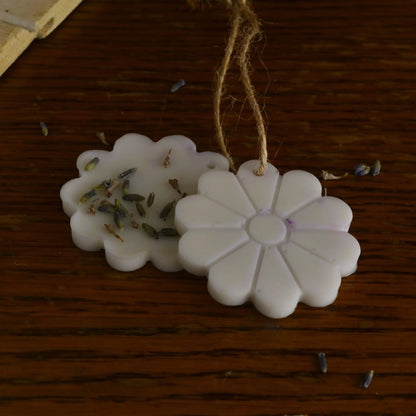 Suspensions parfumées lavande et musc blanc (bocal de 5 à 7 pièces) – Création artisanale | Le sens des choses – Boutique de bougies parfumées végétales et objets décoratifs écoresponsables