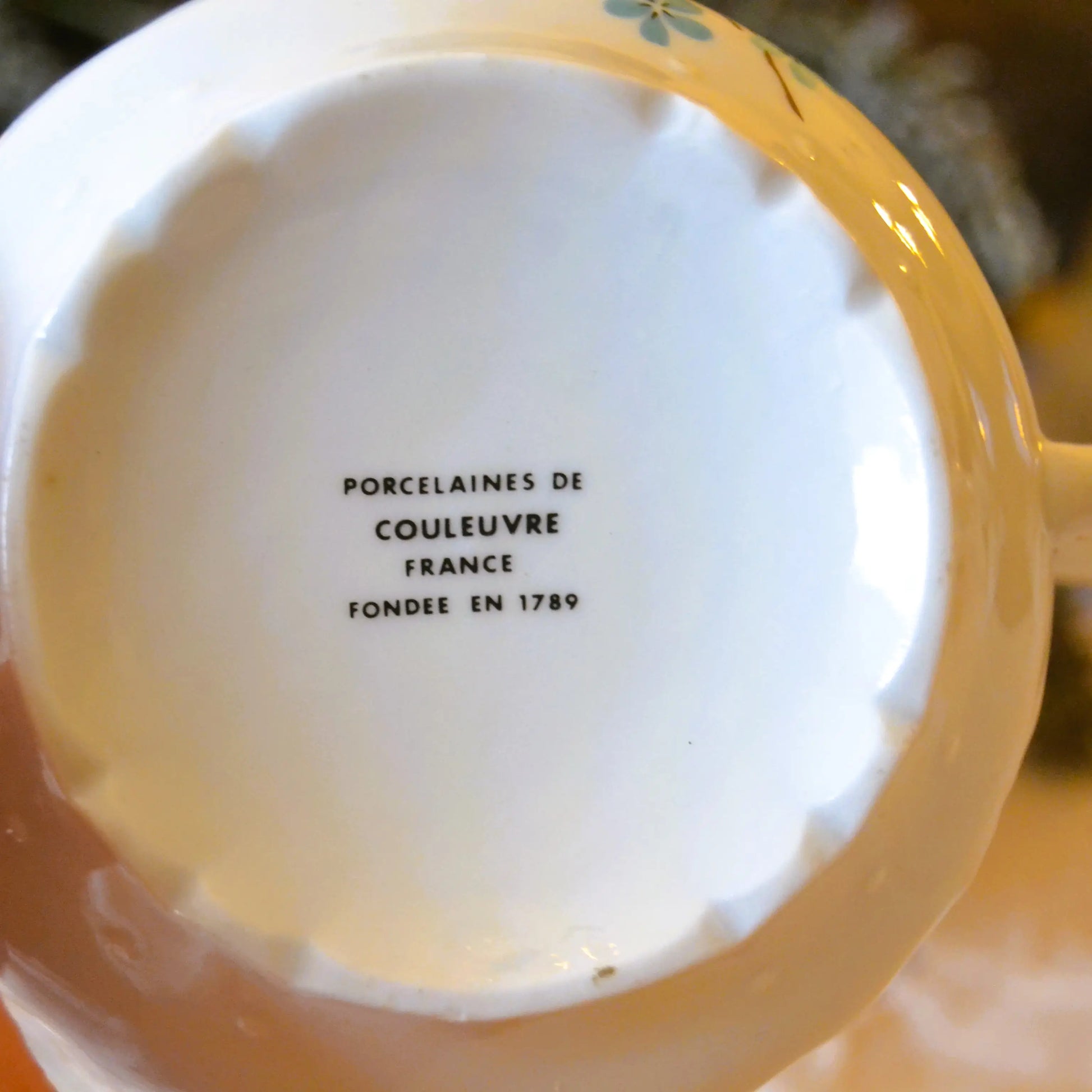 Bougie décorative artisanale en porcelaine de Couleuvre — parfum au choix – Création artisanale | Le sens des choses – Boutique de bougies parfumées végétales et objets décoratifs écoresponsables