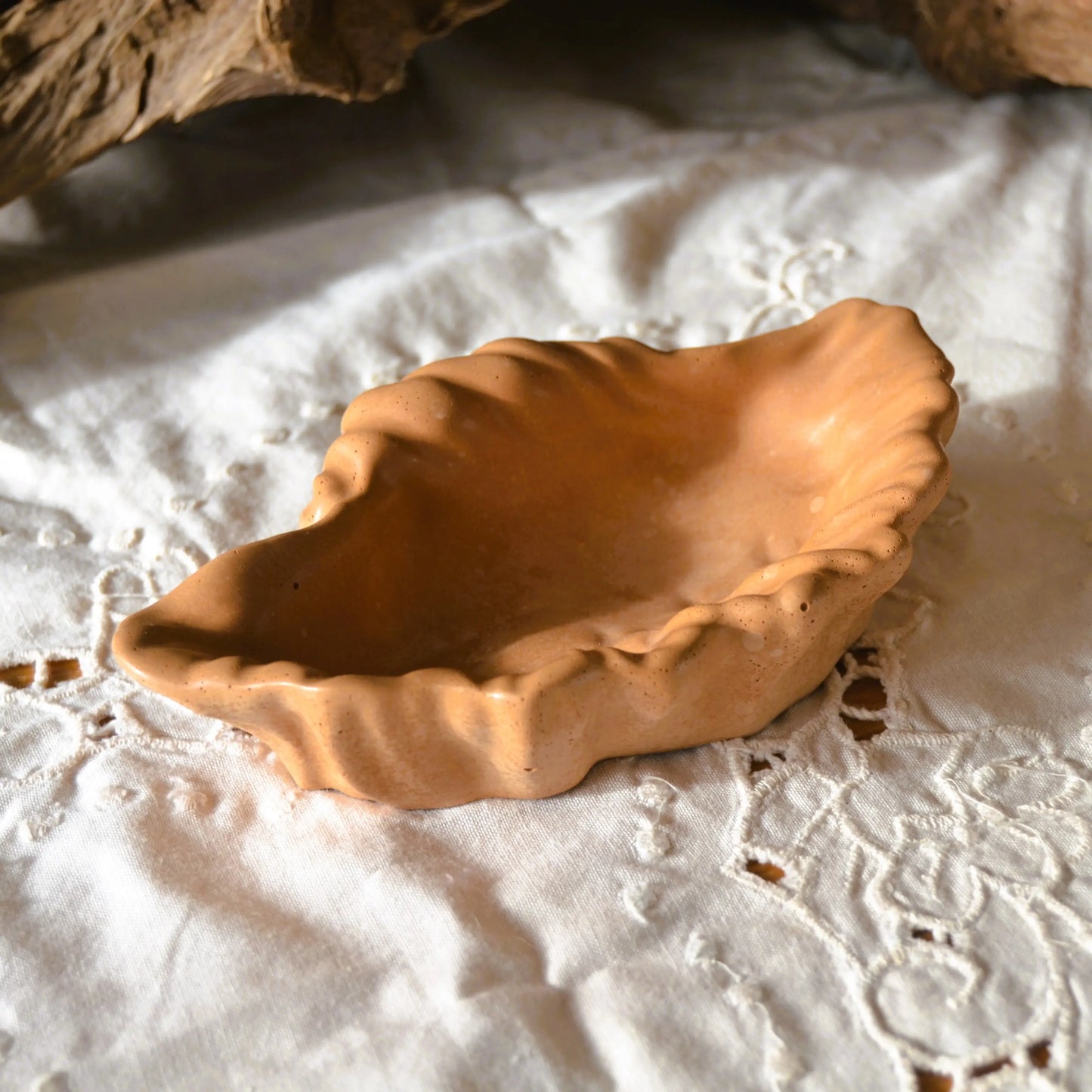 Calliope — Vide-poche coquillage en jesmonite – Création artisanale | Le sens des choses – Boutique de bougies parfumées végétales et objets décoratifs écoresponsables