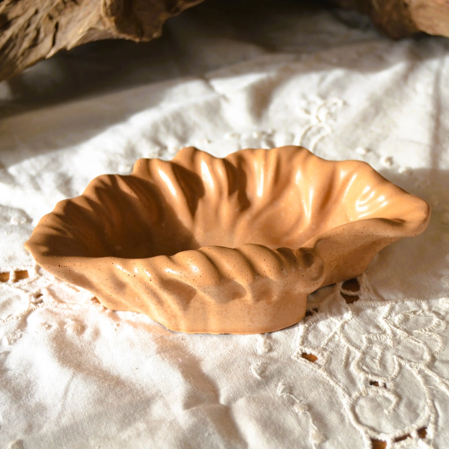 Calliope — Vide-poche coquillage en jesmonite – Création artisanale | Le sens des choses – Boutique de bougies parfumées végétales et objets décoratifs écoresponsables