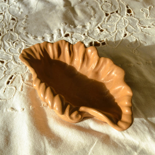 Calliope — Vide-poche coquillage en jesmonite – Création artisanale | Le sens des choses – Boutique de bougies parfumées végétales et objets décoratifs écoresponsables