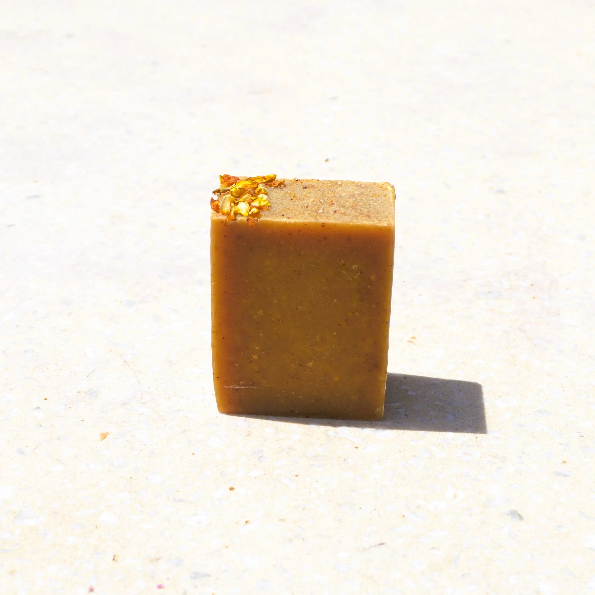 Savon surgras à l'abricot et au curcuma – Création artisanale | Le sens des choses – Boutique de bougies parfumées végétales et objets décoratifs écoresponsables