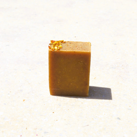 Savon surgras à l'abricot et au curcuma – Création artisanale | Le sens des choses – Boutique de bougies parfumées végétales, décorations et savons