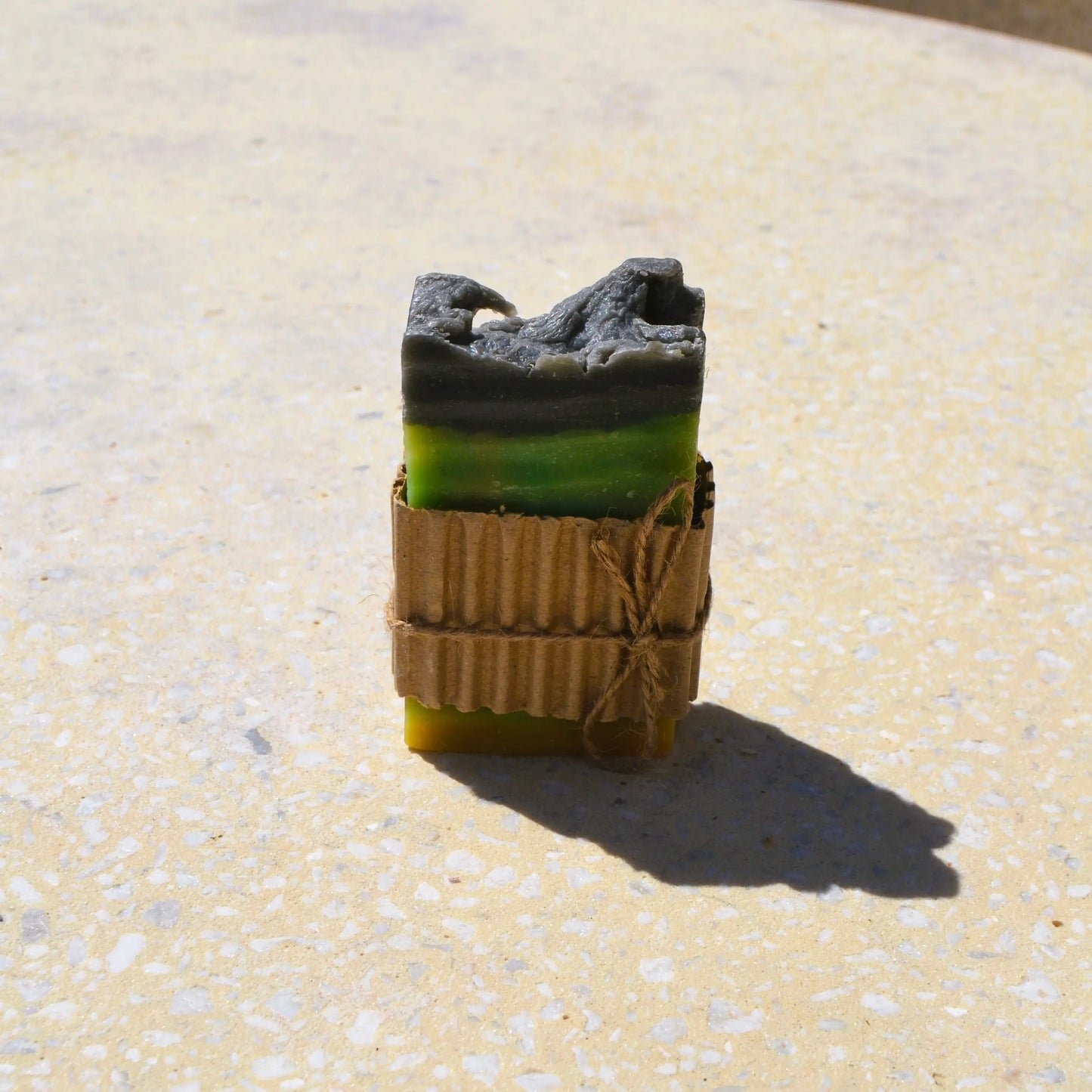 Savon artisanal à l’avocat hydratant et réparateur – Création artisanale | Le sens des choses – Boutique de bougies parfumées végétales et objets décoratifs écoresponsables