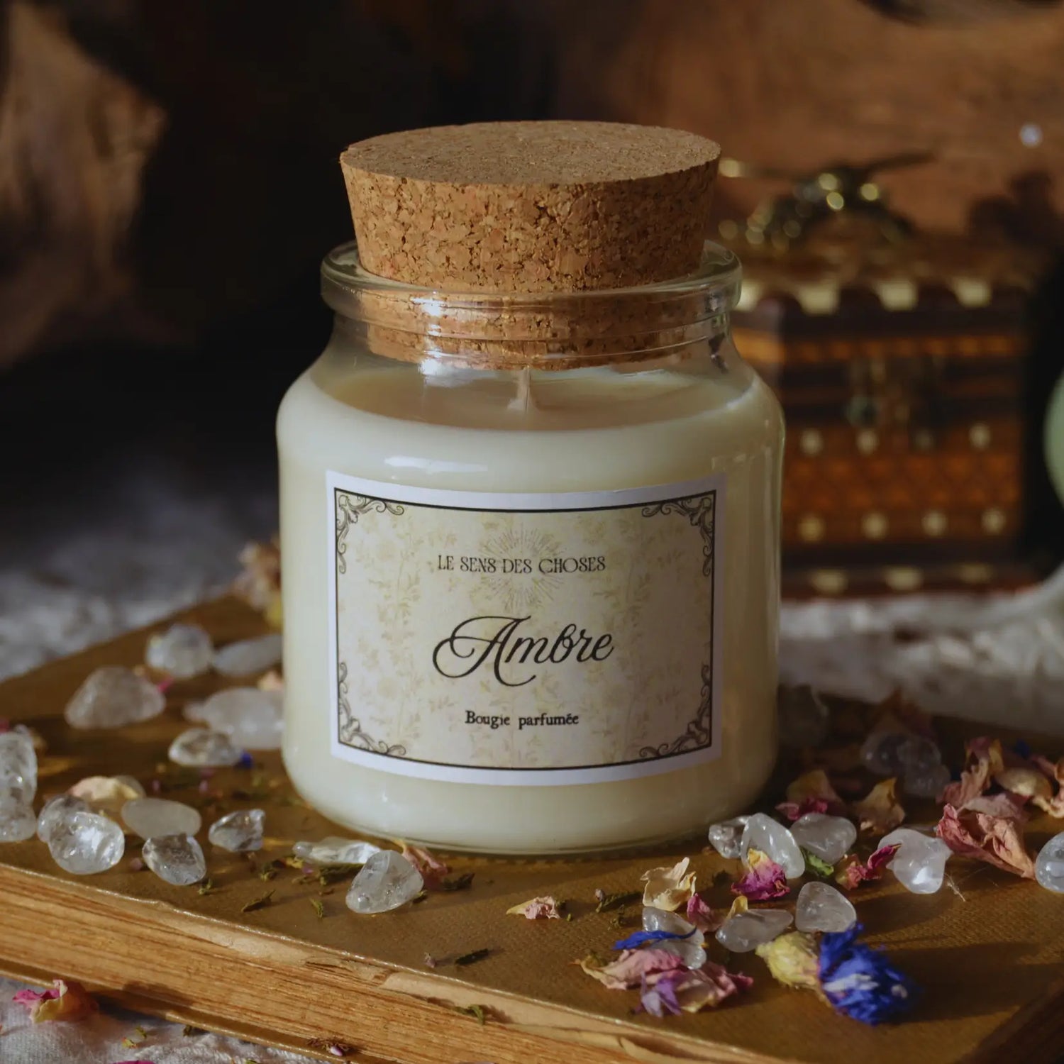 Bougie parfumée artisanale à l’ambre – Création artisanale | Le sens des choses – Boutique de bougies parfumées végétales, décorations et savons