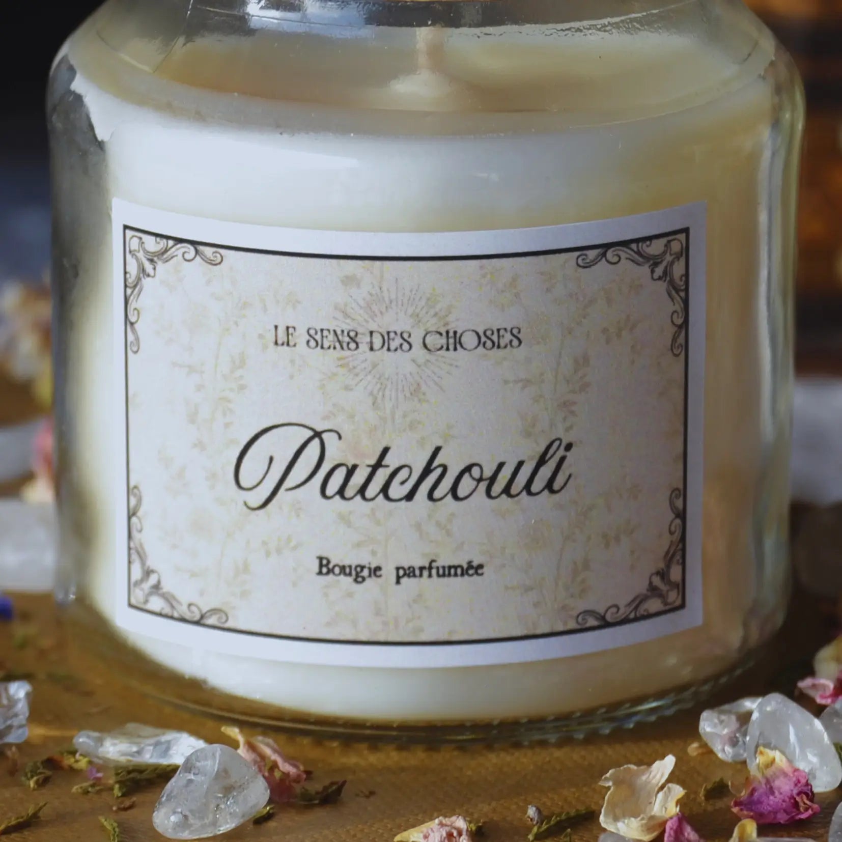 Bougie parfumée artisanale au patchouli – Création artisanale | Le sens des choses – Boutique de bougies parfumées végétales, décorations et savons