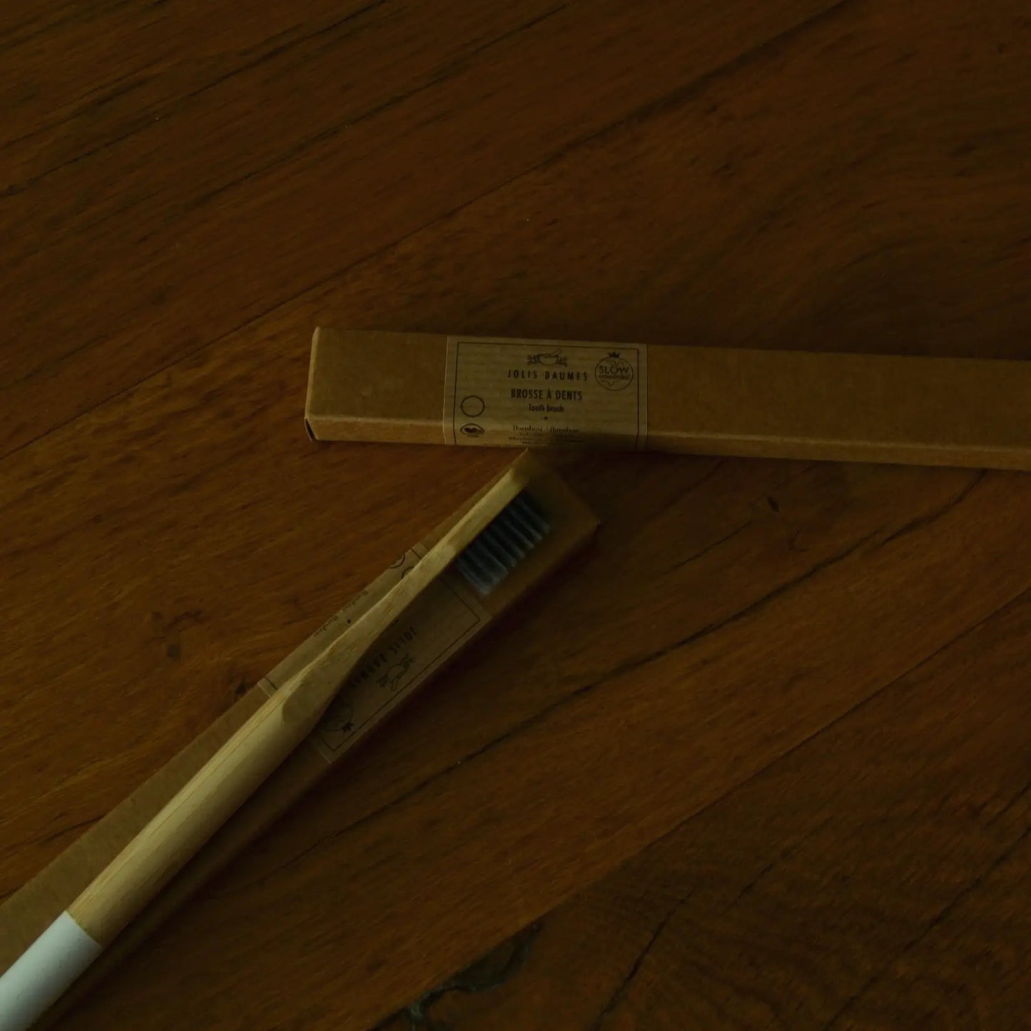 Brosse à dents en bambou biodégradable – Création artisanale | Le sens des choses – Boutique de bougies parfumées végétales, décorations et savons