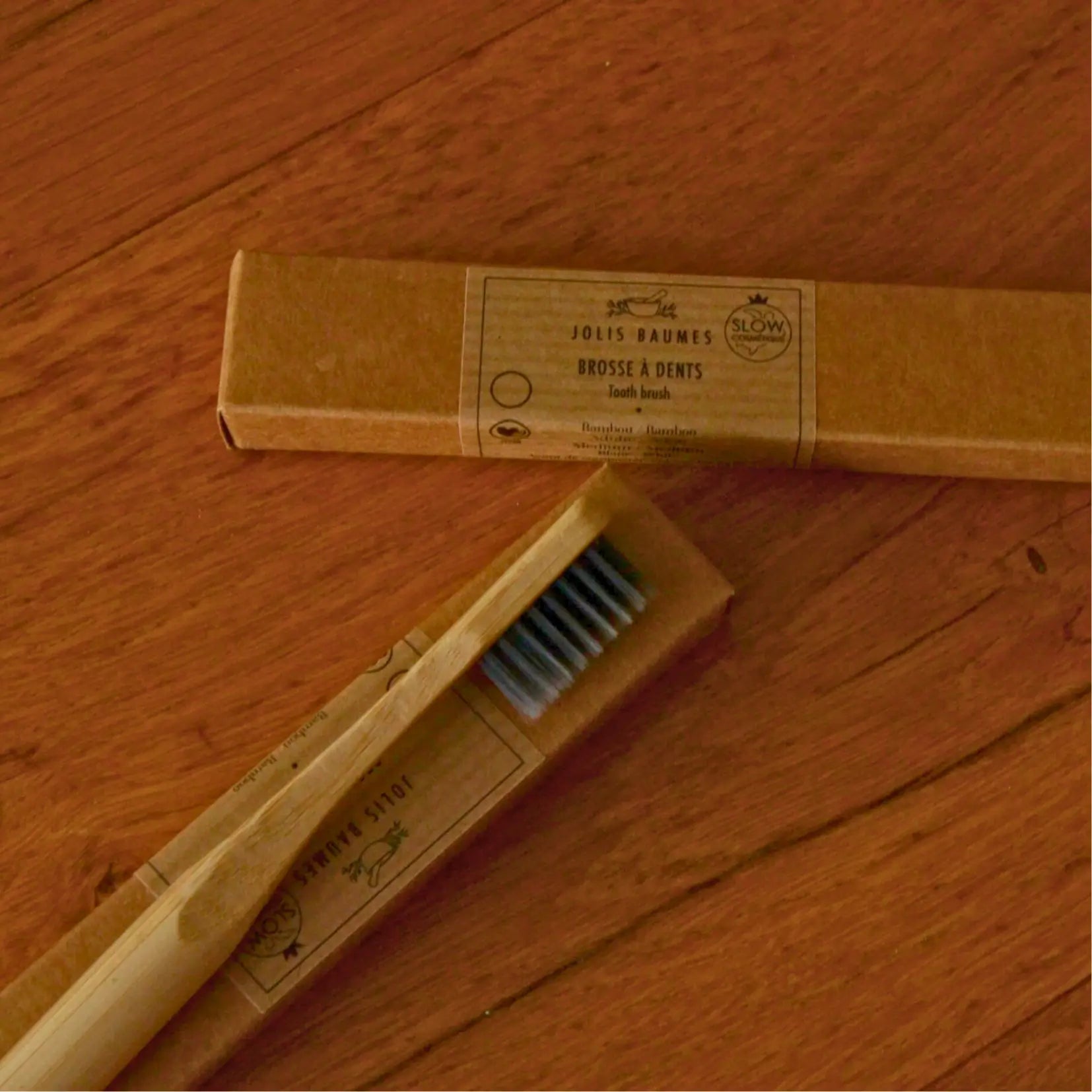 Brosse à dents en bambou biodégradable – Création artisanale | Le sens des choses – Boutique de bougies parfumées végétales et objets décoratifs écoresponsables