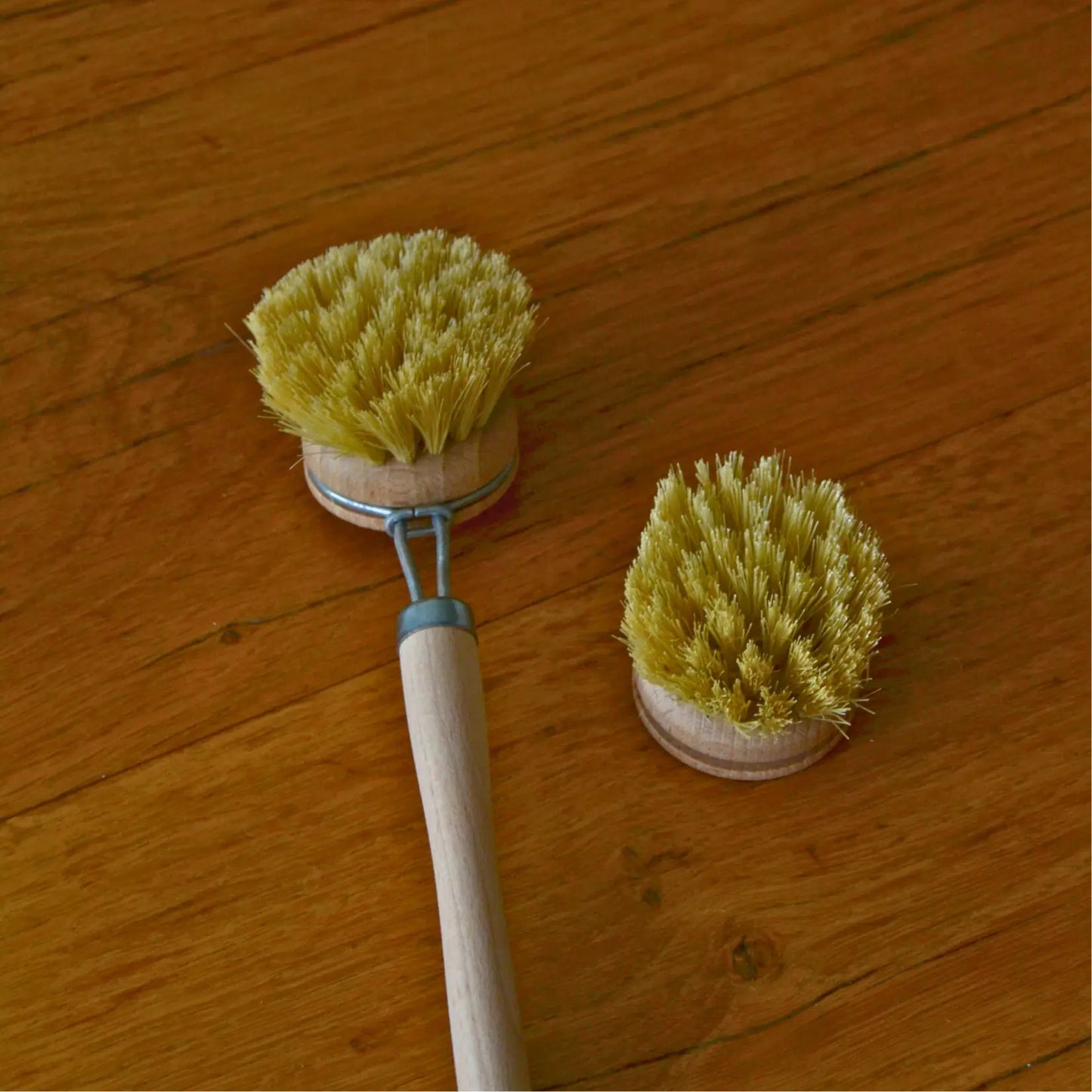 Brosse à vaisselle écologique en bois et fibres naturelles – Création artisanale | Le sens des choses – Boutique de bougies parfumées végétales et objets décoratifs écoresponsables