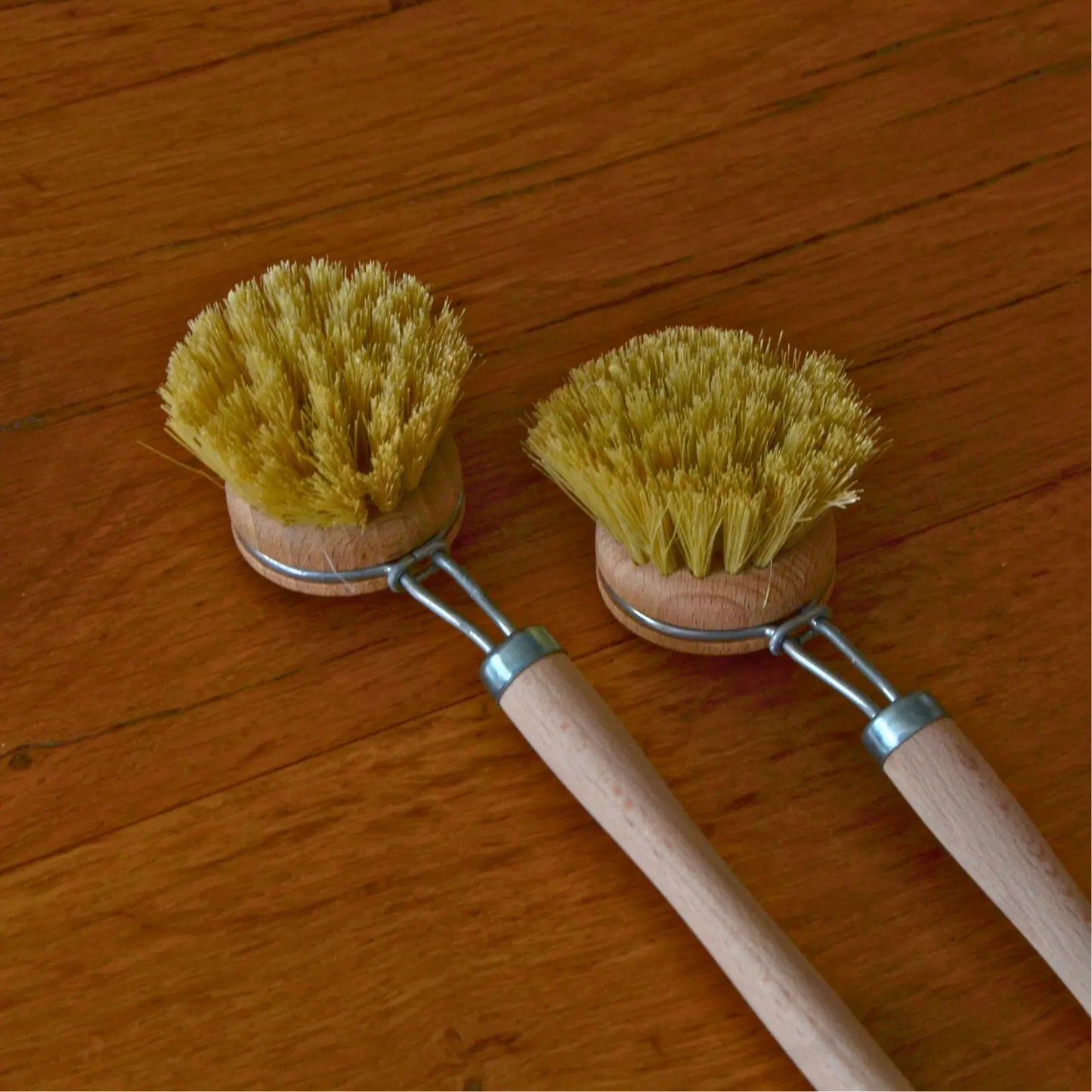 Brosse à vaisselle écologique en bois et fibres naturelles – Création artisanale | Le sens des choses – Boutique de bougies parfumées végétales et objets décoratifs écoresponsables