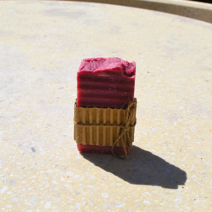 Savon artisanal au calendula apaisant et cicatrisant – Création artisanale | Le sens des choses – Boutique de bougies parfumées végétales et objets décoratifs écoresponsables