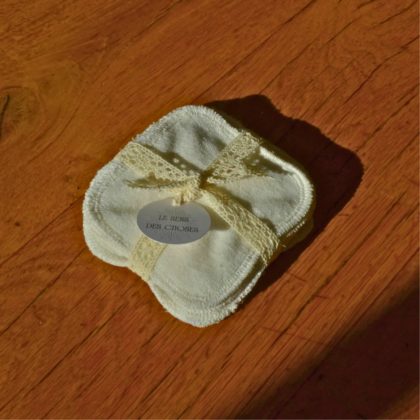 Carrés démaquillants lavables en bambou (5 + 1 offert) – Création artisanale | Le sens des choses – Boutique de bougies parfumées végétales et objets décoratifs écoresponsables