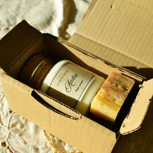 Coffret-cadeau « Un moment pour soi » — bougie parfumée et savon artisanal – Création artisanale | Le sens des choses – Boutique de bougies parfumées végétales et objets décoratifs écoresponsables