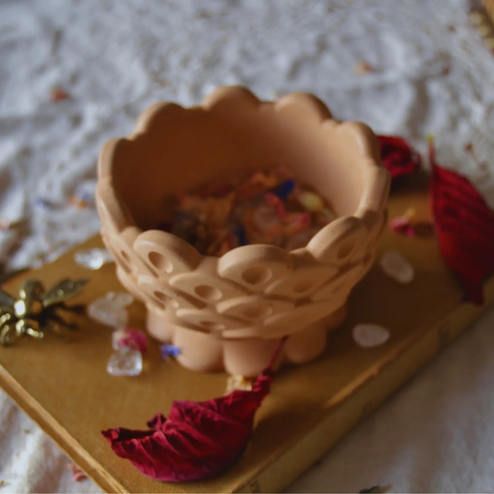 Gaïa — Coupe décorative artisanale en jesmonite terracotta – Création artisanale | Le sens des choses – Boutique de bougies parfumées végétales, décorations et savons