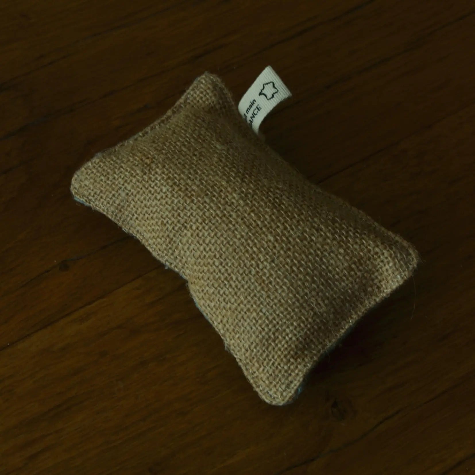 Éponge vaisselle lavable en coton bio et jute – Création artisanale | Le sens des choses – Boutique de bougies parfumées végétales, décorations et savons