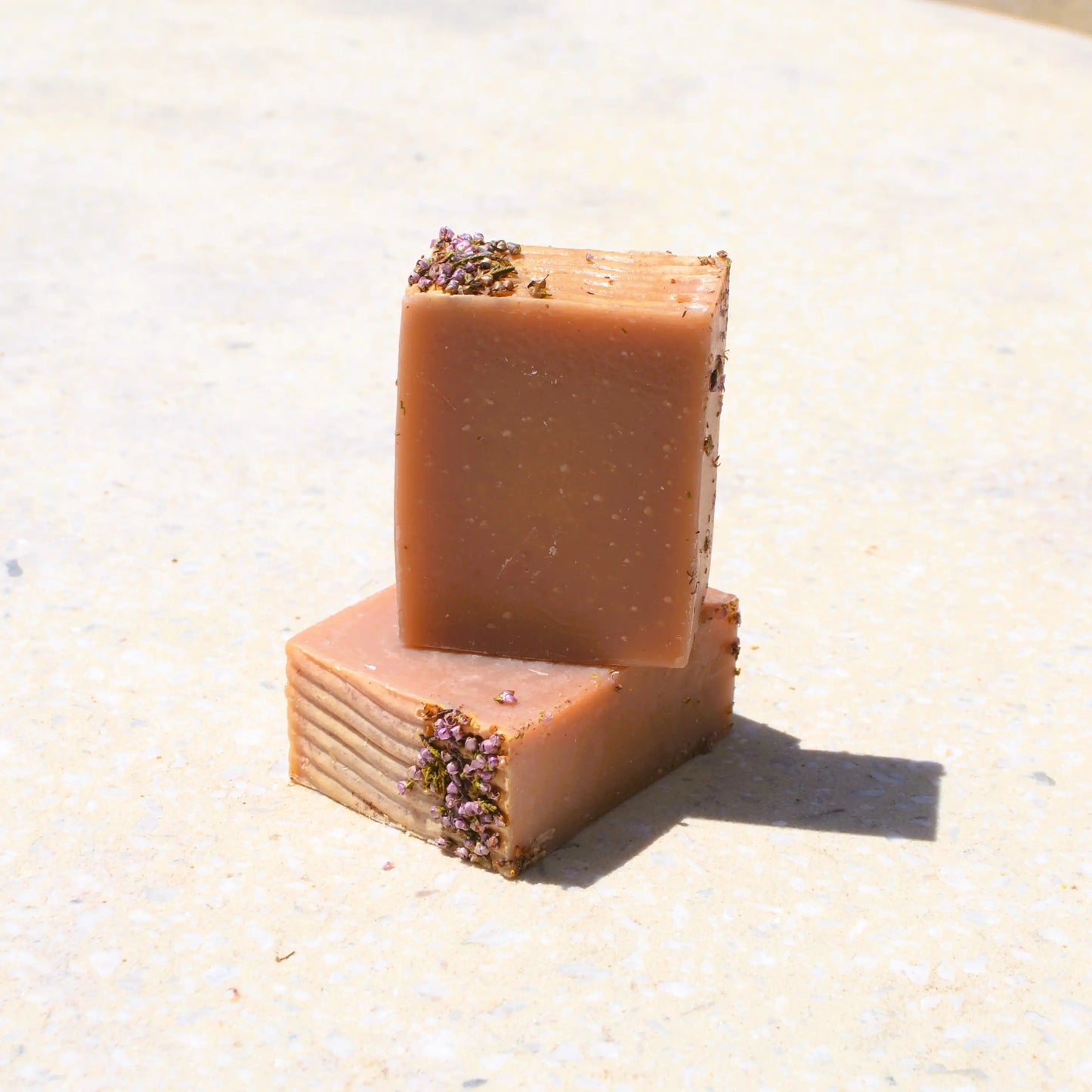 Savon surgras à la fleur de Tiaré – Création artisanale | Le sens des choses – Boutique de bougies parfumées végétales et objets décoratifs écoresponsables