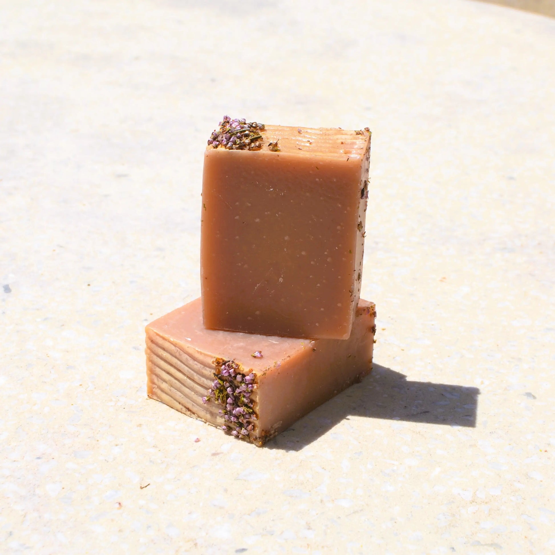 Savon surgras à la fleur de Tiaré – Création artisanale | Le sens des choses – Boutique de bougies parfumées végétales et objets décoratifs écoresponsables