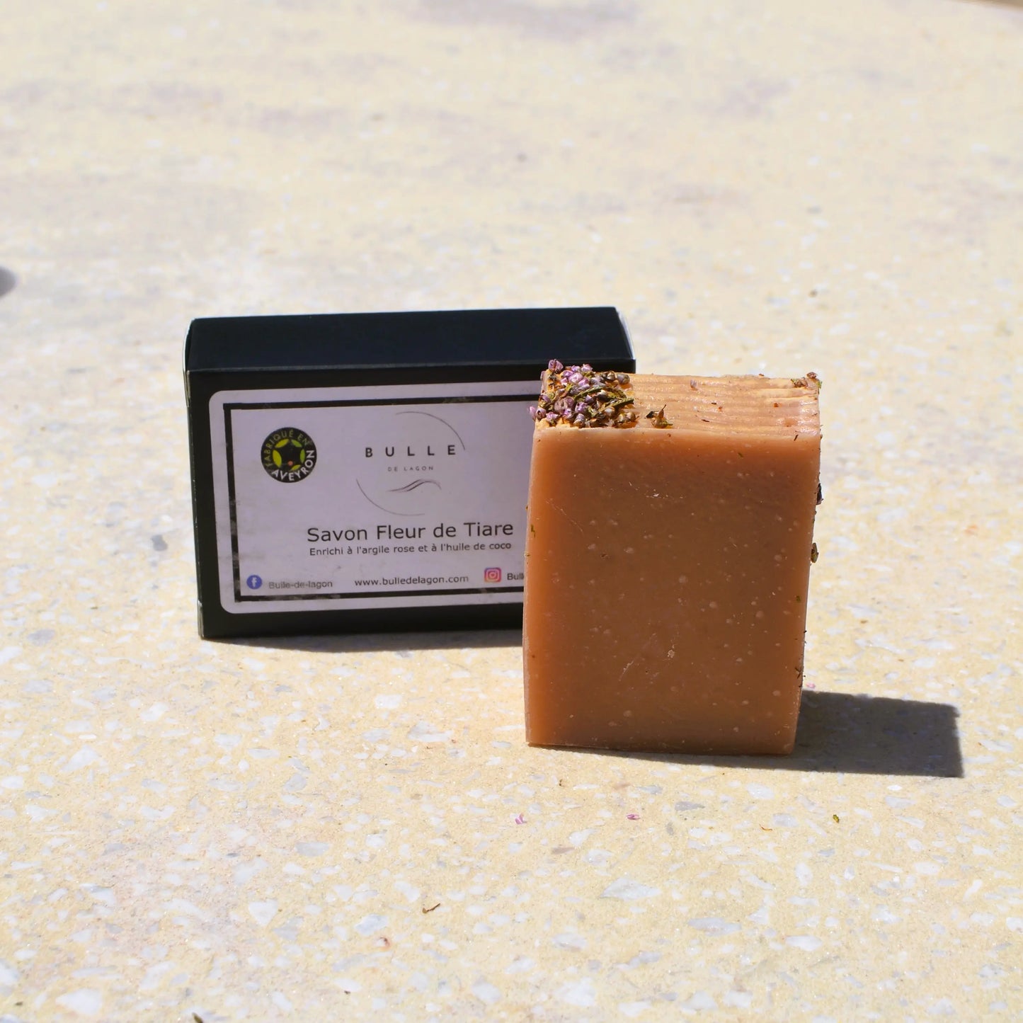 Savon surgras à la fleur de Tiaré – Création artisanale | Le sens des choses – Boutique de bougies parfumées végétales et objets décoratifs écoresponsables