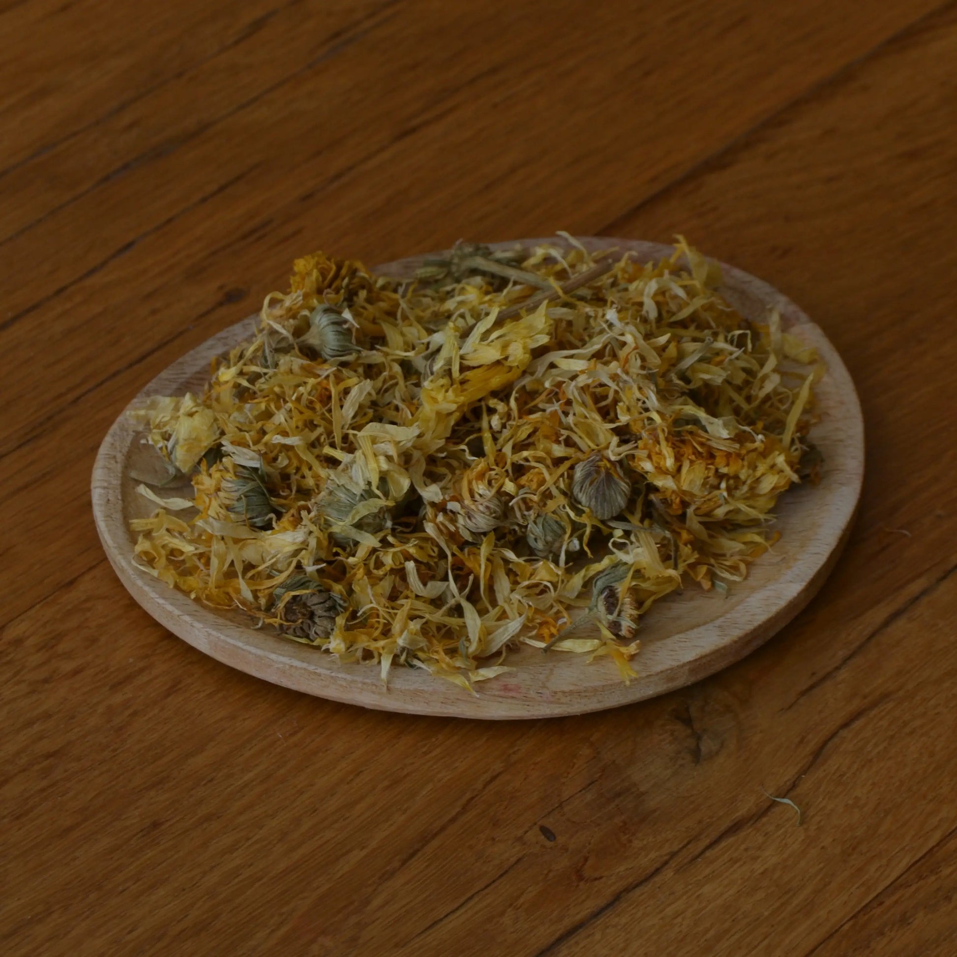 Fleurs de calendula séchées (Calendula Officinalis) – Création artisanale | Le sens des choses – Boutique de bougies parfumées végétales et objets décoratifs écoresponsables