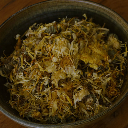 Fleurs de calendula séchées (Calendula Officinalis) – Création artisanale | Le sens des choses – Boutique de bougies parfumées végétales et objets décoratifs écoresponsables