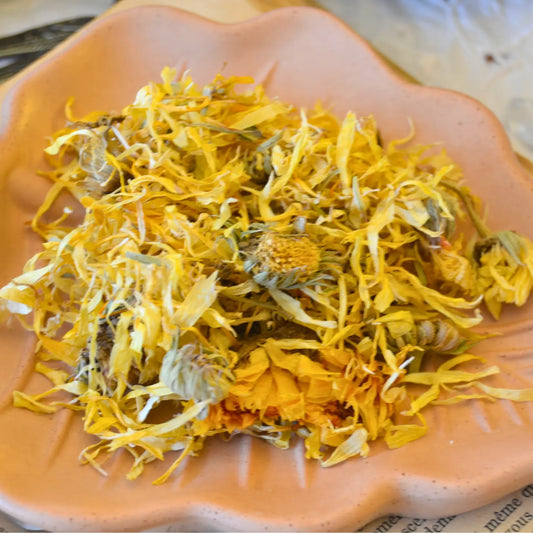 Fleurs de calendula séchées (Calendula Officinalis) – Création artisanale | Le sens des choses – Boutique de bougies parfumées végétales et objets décoratifs écoresponsables