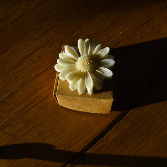 Fondant parfumé aux agrumes — Marguerite – Création artisanale | Le sens des choses – Boutique de bougies parfumées végétales et objets décoratifs écoresponsables