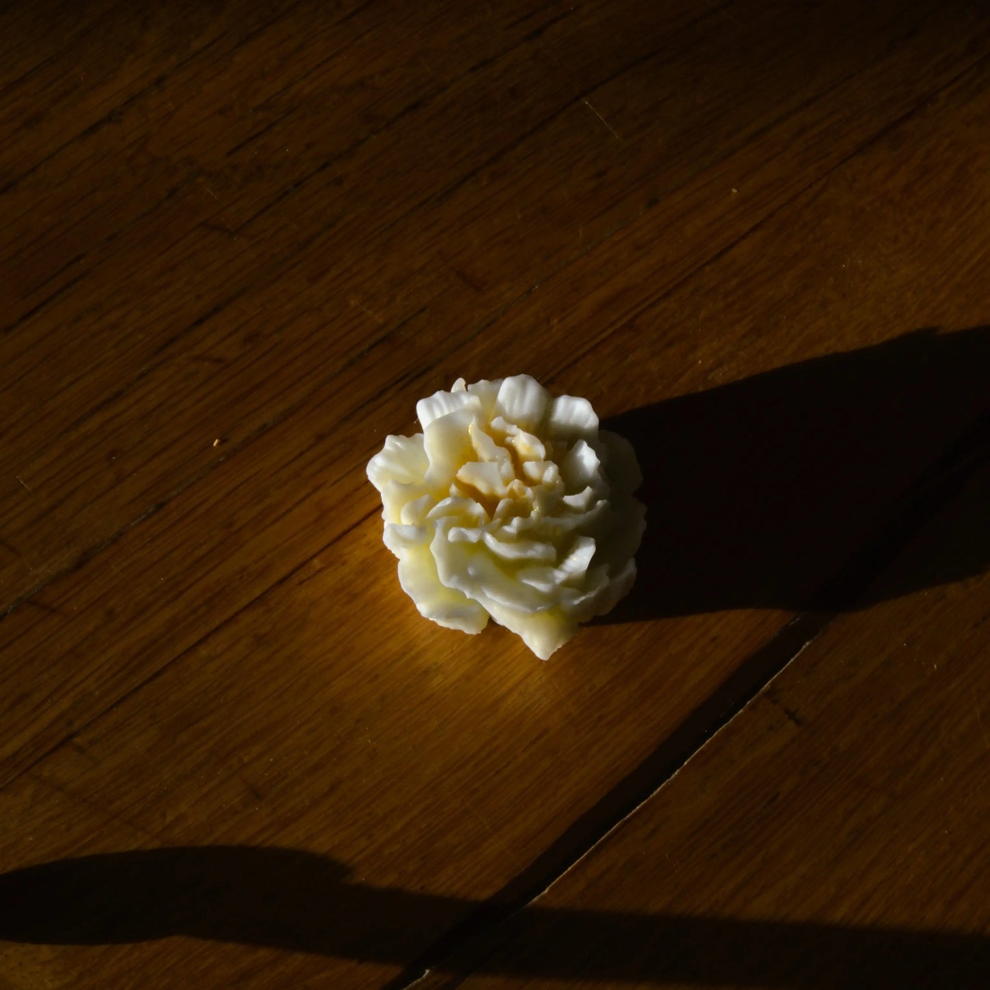 Fondant parfumé au parfum floral — Œillet – Création artisanale | Le sens des choses – Boutique de bougies parfumées végétales et objets décoratifs écoresponsables